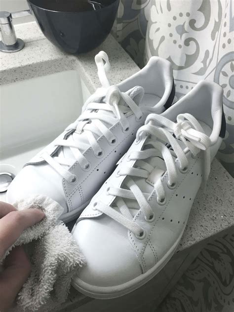 adidas stan smith schuhe waschen|How to Clean Adidas Stan Smiths: A St.